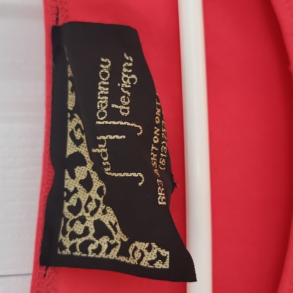 Judy Joannou designs top Large - Picture 2 of 6